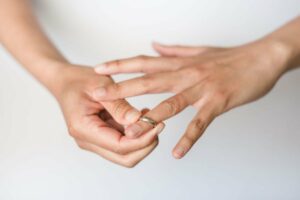 ¿Qué es la Nulidad Matrimonial Eclesiástica y cómo se diferencia del divorcio?